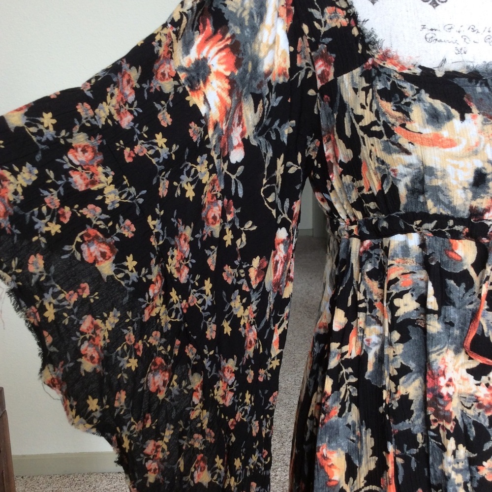 🤩 Flower Print Mini Dress 🤩 - Picture 6 of 8
